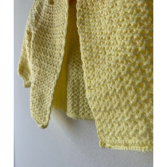 Cute little vintage baby shawl jacket butter yellow - Picture 3 of 8